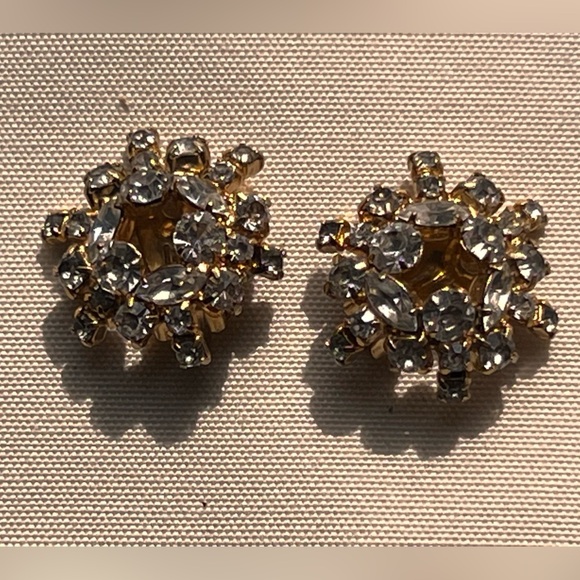 Kramer New York  1950's Gold Plated Brass Filagree  Earrings with Rhinestone - Picture 5 of 8